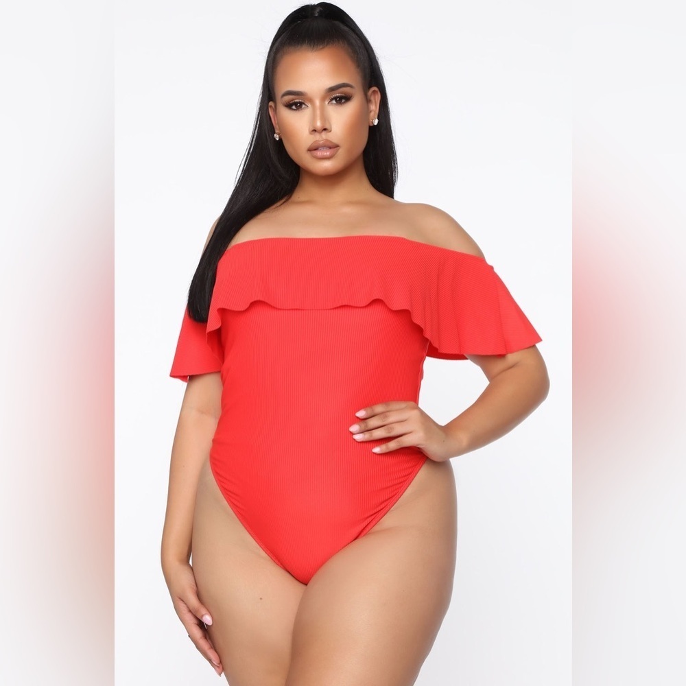 119. Fashion Nova Women Red One Piece Swimsuit Size Large